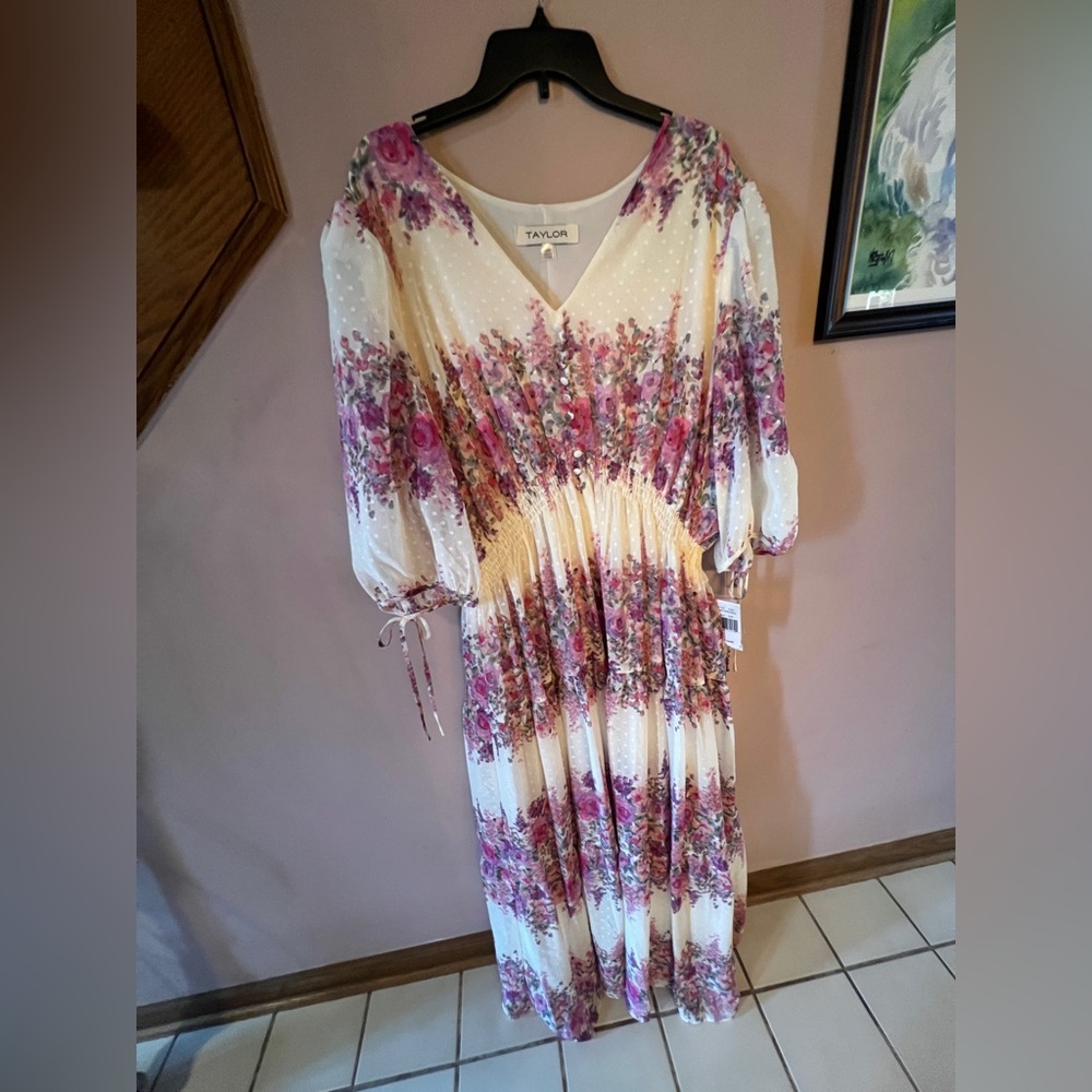 Gorgeous floral maxi dress by Taylor. New With Tags, absolutely beautiful! - Picture 3 of 11